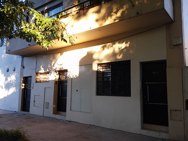 Edificio con 9 dptos. de 1 y 2 amb. c/u. con renta.